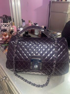 CHANEL Quilted Patent Leather Shoulder Bag in Plum